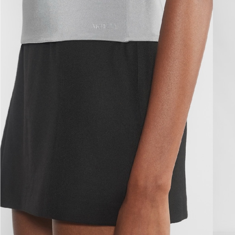 Aritzia Contour Metallic Crew Neck T-Shirt - Picture 5 of 12